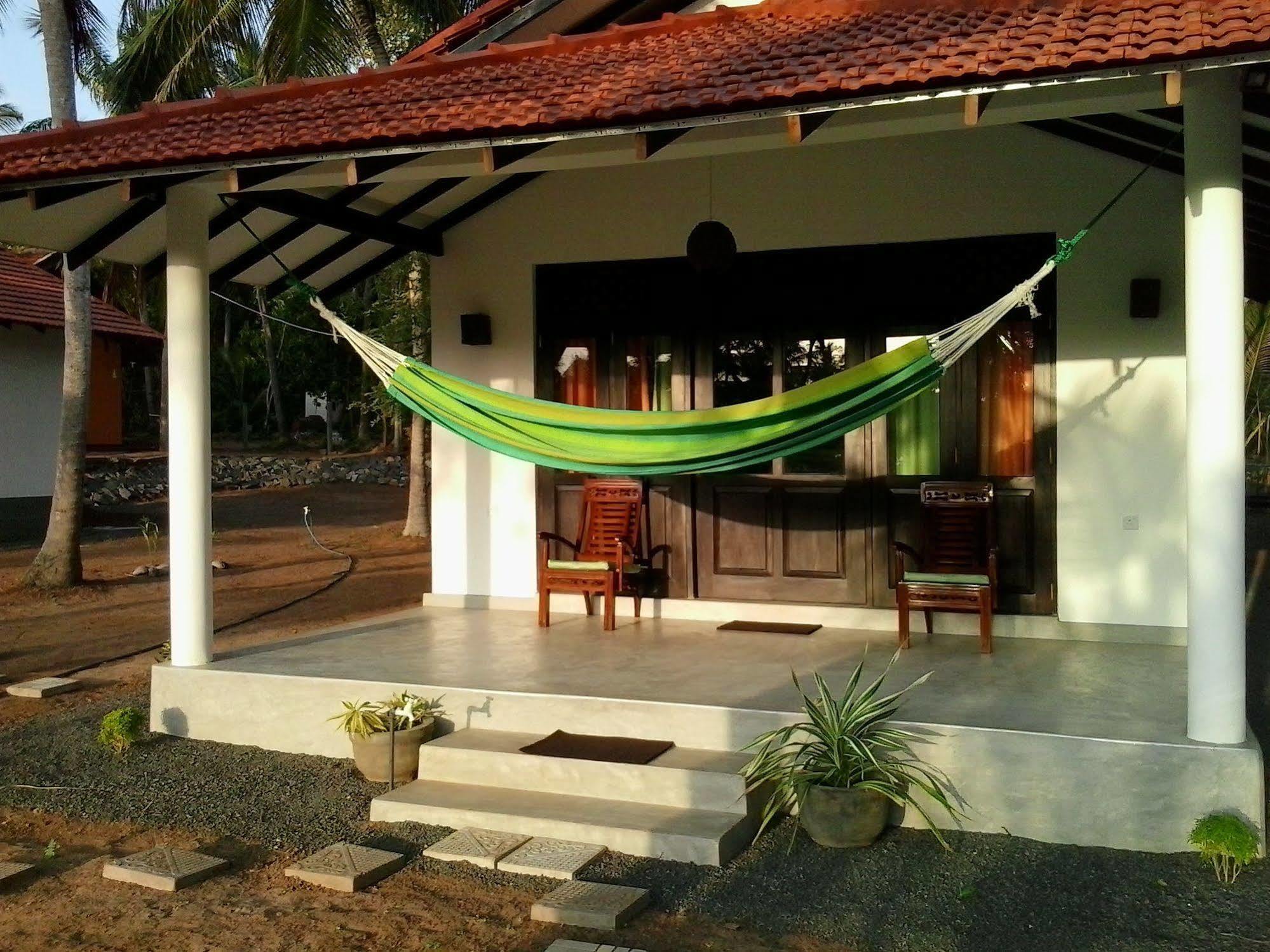 Chillenjoy Cabanas & Restaurant Tangalle Esterno foto